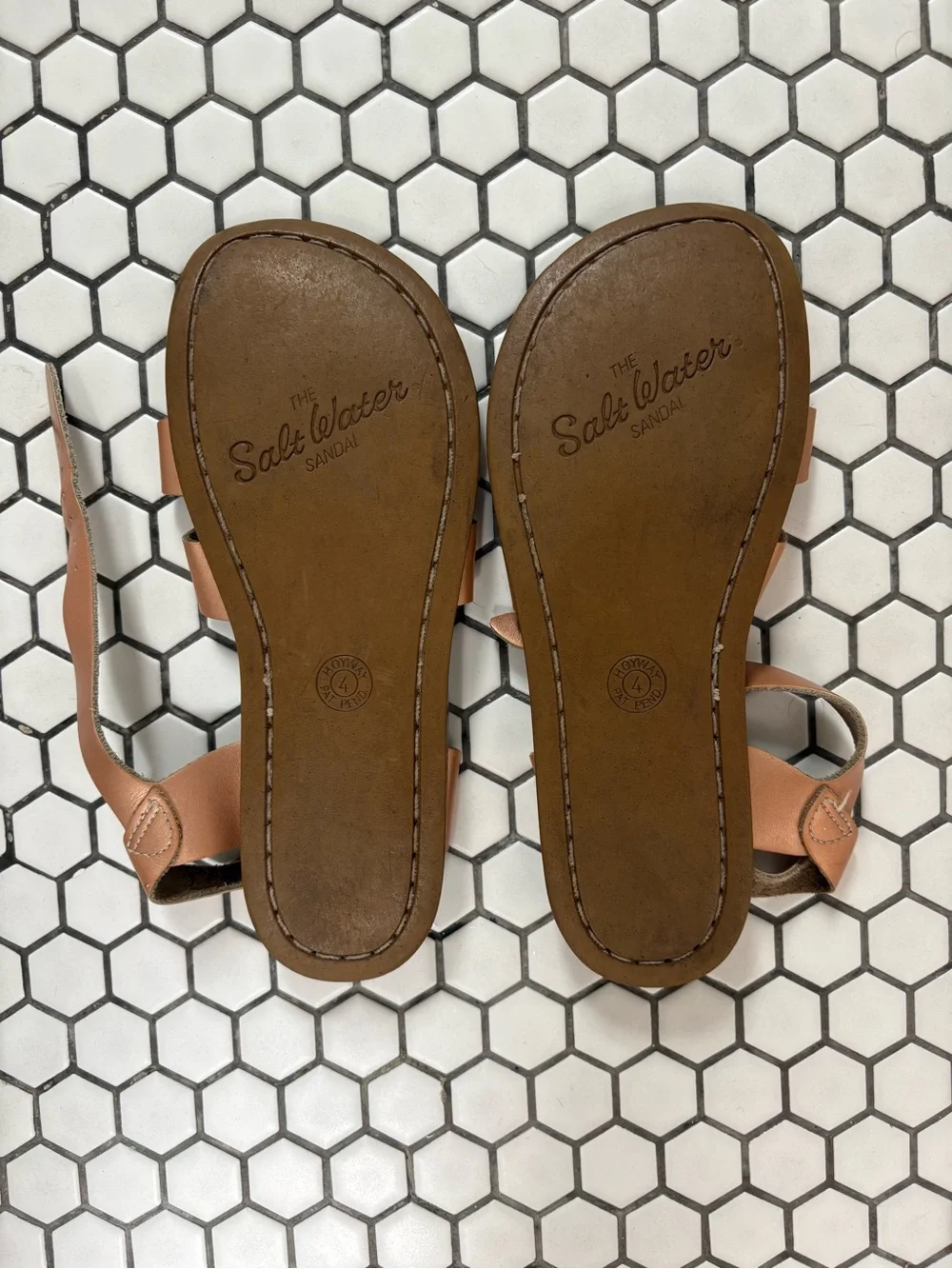 Girls Rose Gold Saltwater Sandals Size 4